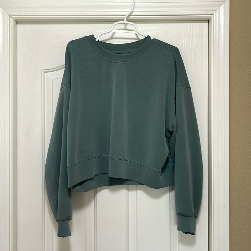 Lululemon, Softstreme Perfectly Cropped Crew, 8